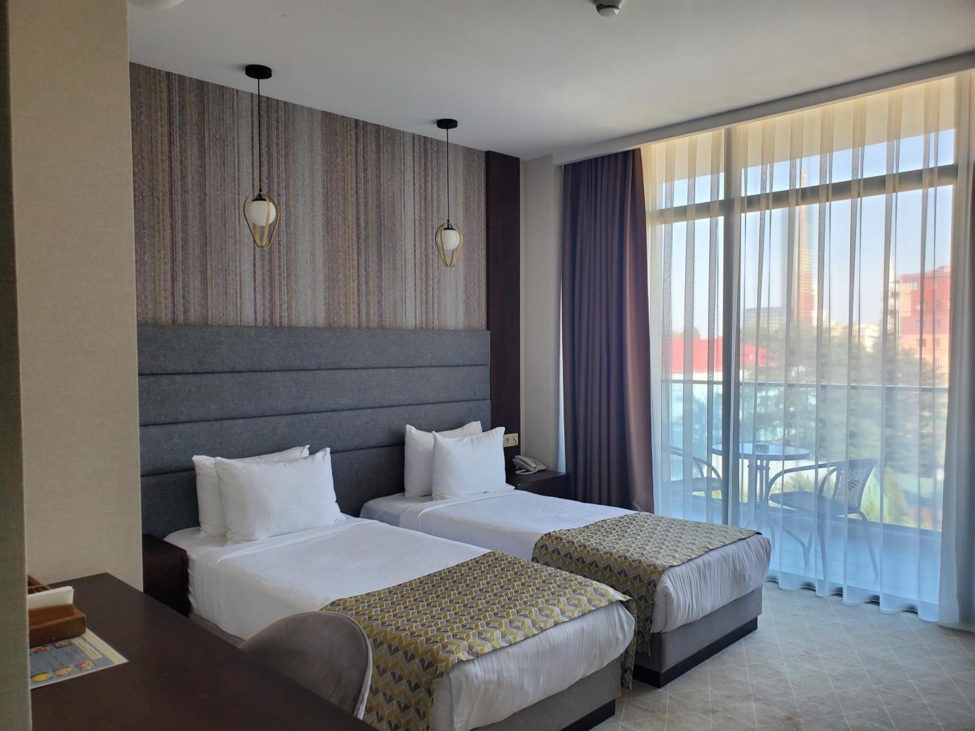 Hotel Salvador บาทูมิ ภายนอก รูปภาพ