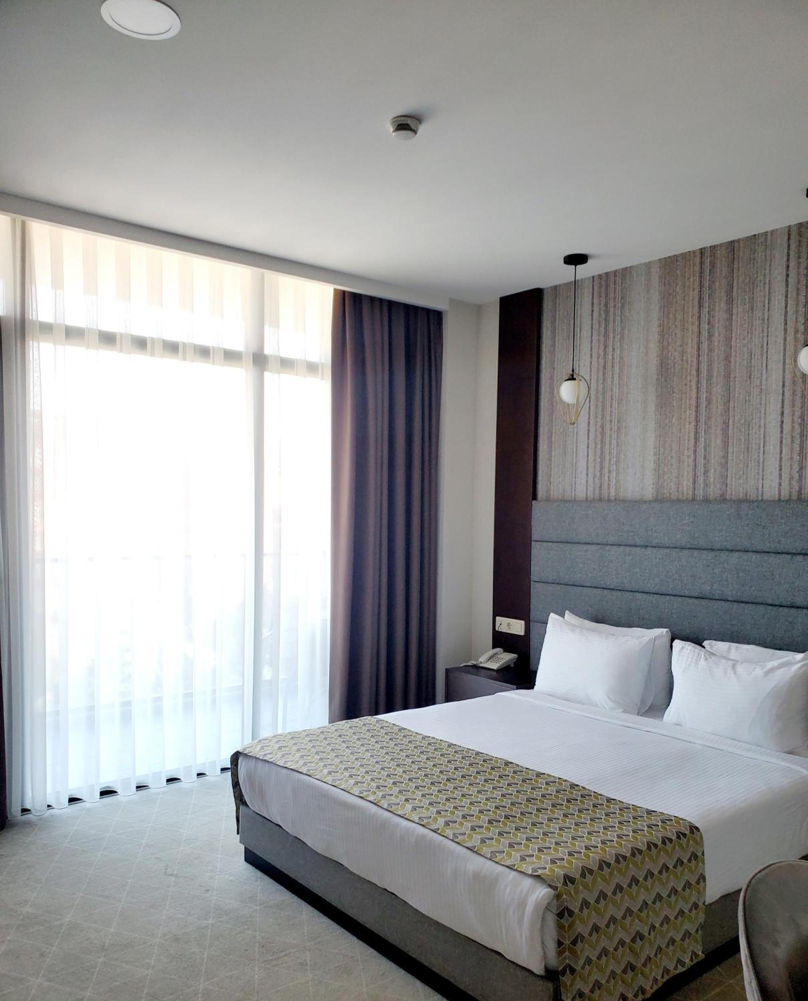 Hotel Salvador บาทูมิ ภายนอก รูปภาพ