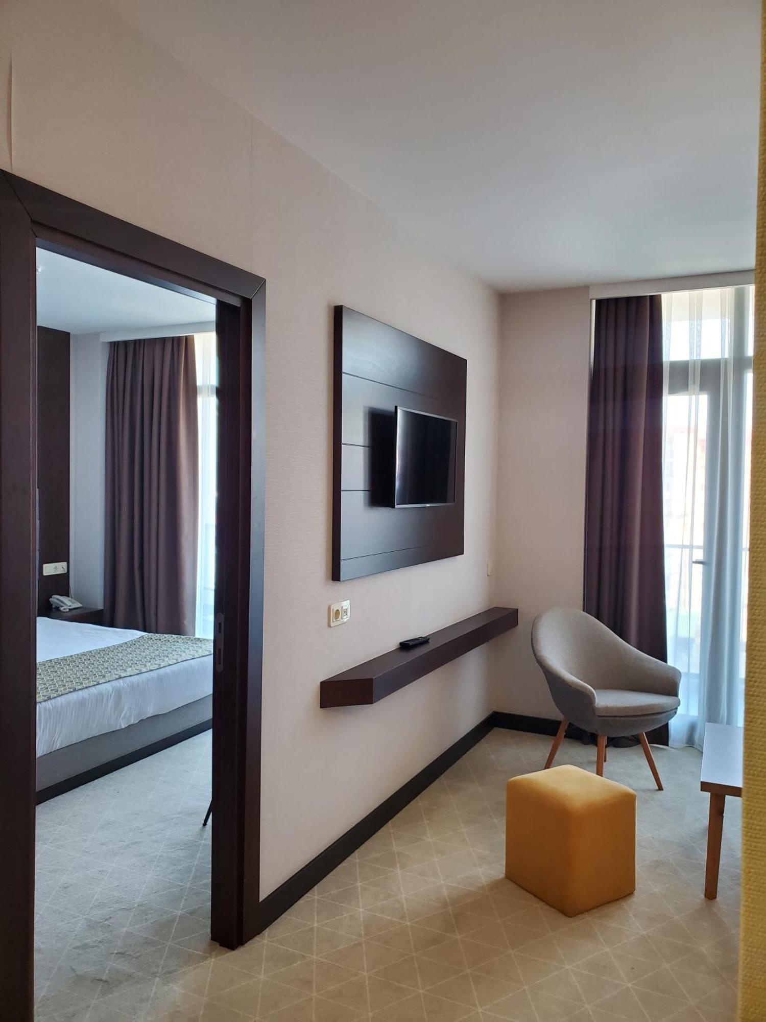 Hotel Salvador บาทูมิ ภายนอก รูปภาพ
