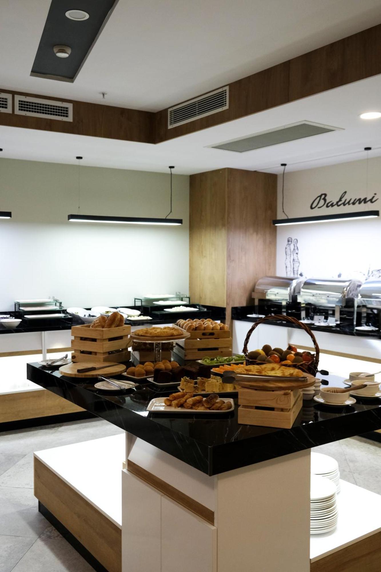 Hotel Salvador บาทูมิ ภายนอก รูปภาพ